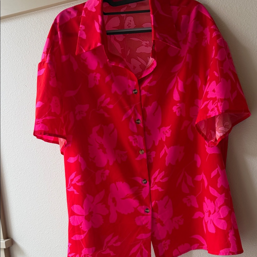 Women’s Short Sleeve Floral Button-Up Top in Hot Pink & Red